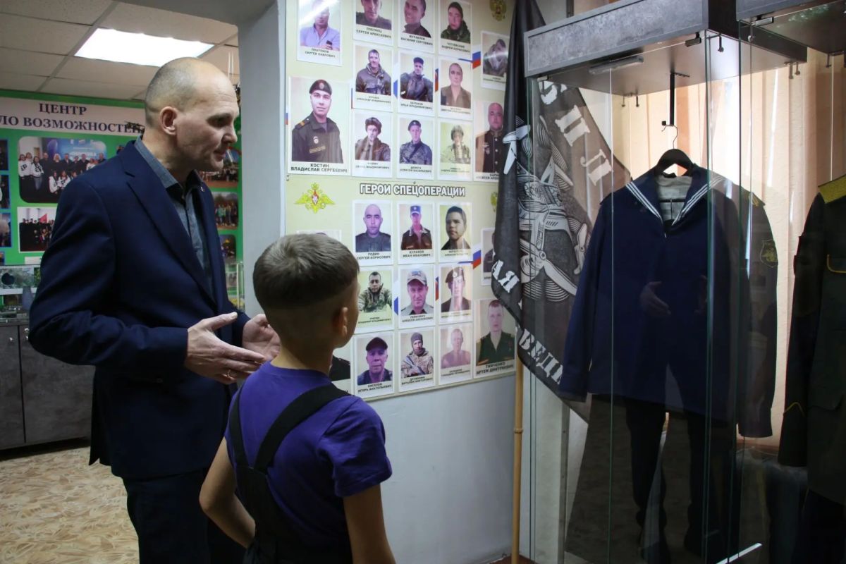 Ветеран СВО Денис Чупров из Октябрьского района победил в конкурсе грантов губернатора ЕАО с проектом наставничества для детей погибших бойцов Ветеран СВО Денис Чупров из Октябрьского района победил в конкурсе грантов губернатора ЕАО с проектом наставничества для детей погибших бойцов