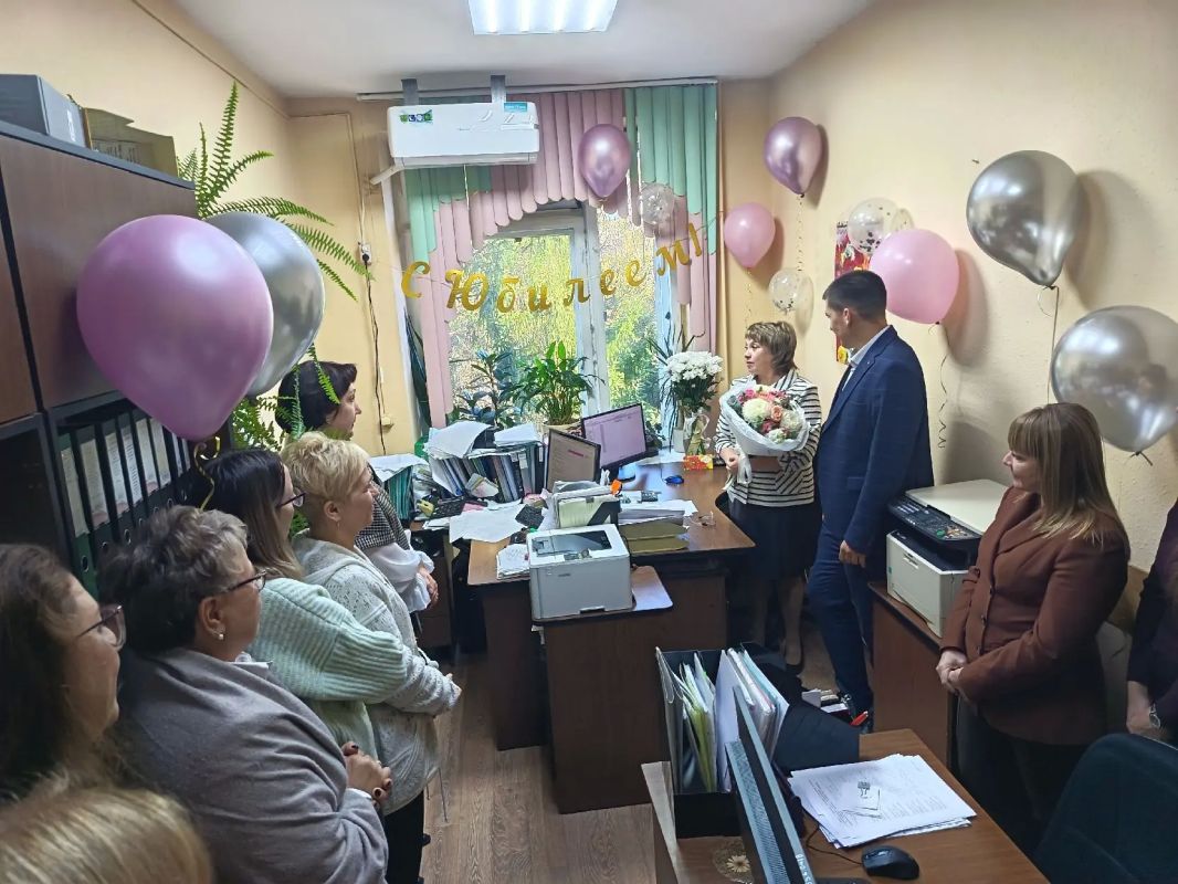 Поздравляем с юбилеем!. Сегодня коллектив министерства финансов Еврейской автономной области с особой теплотой и уважением поздравляет с 55-летним юбилеем Вакулович Светлану Юрьевну, консультанта отдела финансирования...