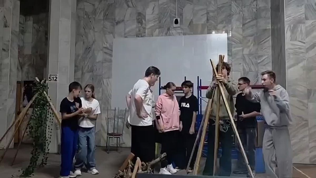 Школьная программа на сцене!