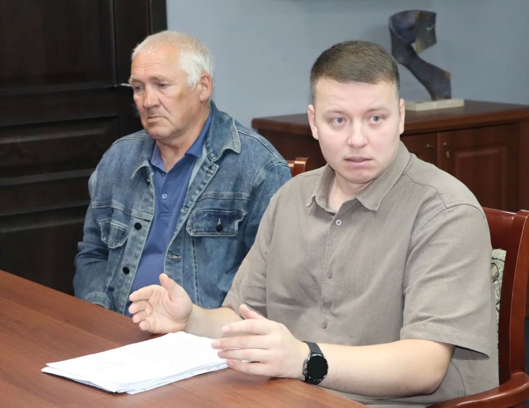 Сегодня, 6 октября 2026 года, прокурор Еврейской автономной области Дмитрий Седых провел личный приём предпринимателей, в котором принял участие Уполномоченный по защите прав предпринимателей в ЕАО Вячеслав Пастухов Сегодня, 6 октября 2026 года, прокурор Еврейской автономной области Дмитрий Седых провел личный приём предпринимателей, в котором принял участие Уполномоченный по защите прав предпринимателей в ЕАО Вячеслав Пастухов