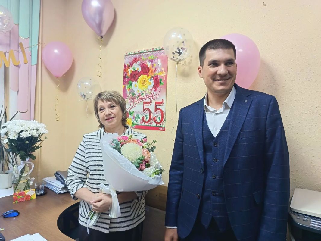 Поздравляем с юбилеем!. Сегодня коллектив министерства финансов Еврейской автономной области с особой теплотой и уважением поздравляет с 55-летним юбилеем Вакулович Светлану Юрьевну, консультанта отдела финансирования... Поздравляем с юбилеем!. Сегодня коллектив министерства финансов Еврейской автономной области с особой теплотой и уважением поздравляет с 55-летним юбилеем Вакулович Светлану Юрьевну, консультанта отдела финансирования...