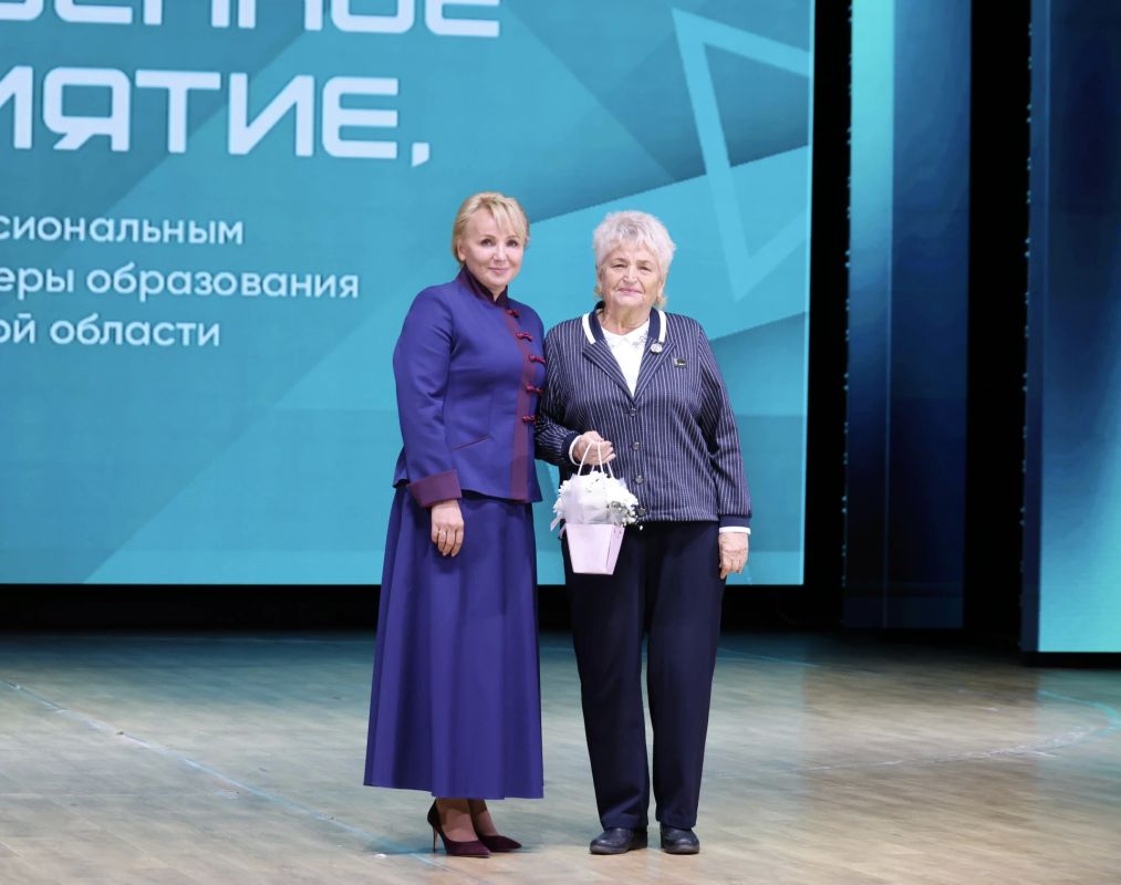 Мария Костюк: В областной филармонии прошло торжественное мероприятие в честь Дня учителя — одного из главных праздников нашей страны Мария Костюк: В областной филармонии прошло торжественное мероприятие в честь Дня учителя — одного из главных праздников нашей страны