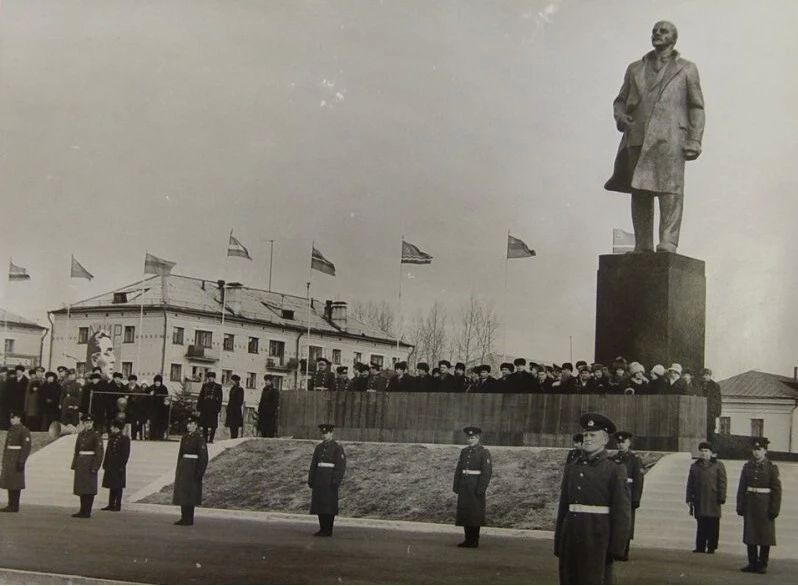Искусство выше идеологии. 7 июля 1974 года вышло совместное постановление ЦК КПСС и Совета Министров СССР № 478 о возведении монумента Искусство выше идеологии. 7 июля 1974 года вышло совместное постановление ЦК КПСС и Совета Министров СССР № 478 о возведении монумента