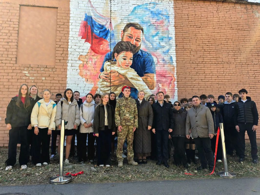 В Биробиджане торжественно открыли «Избирательный мурал» В Биробиджане торжественно открыли «Избирательный мурал»