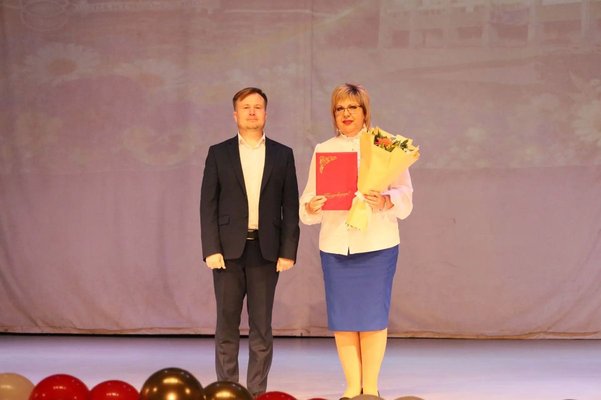 Школа № 7 Биробиджана отметила 40-летний юбилей Школа № 7 Биробиджана отметила 40-летний юбилей