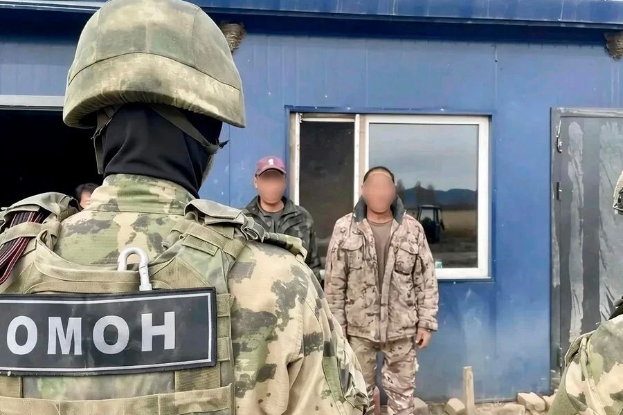 В ЕАО бойцы Росгварии оказали силовую поддержку в ходе операции «Нелегал-2026»
