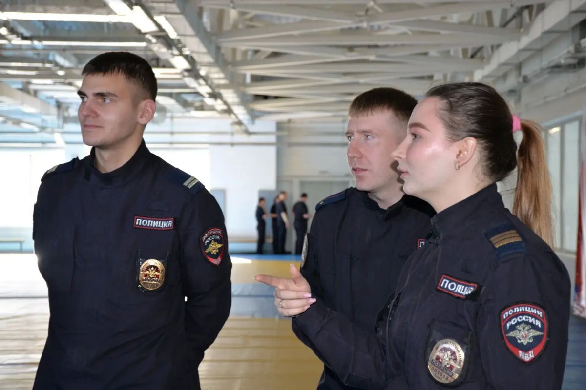 В Биробиджане полицейские сразились в интеллектуальной игре «Битва за русский: служба словом» В Биробиджане полицейские сразились в интеллектуальной игре «Битва за русский: служба словом»