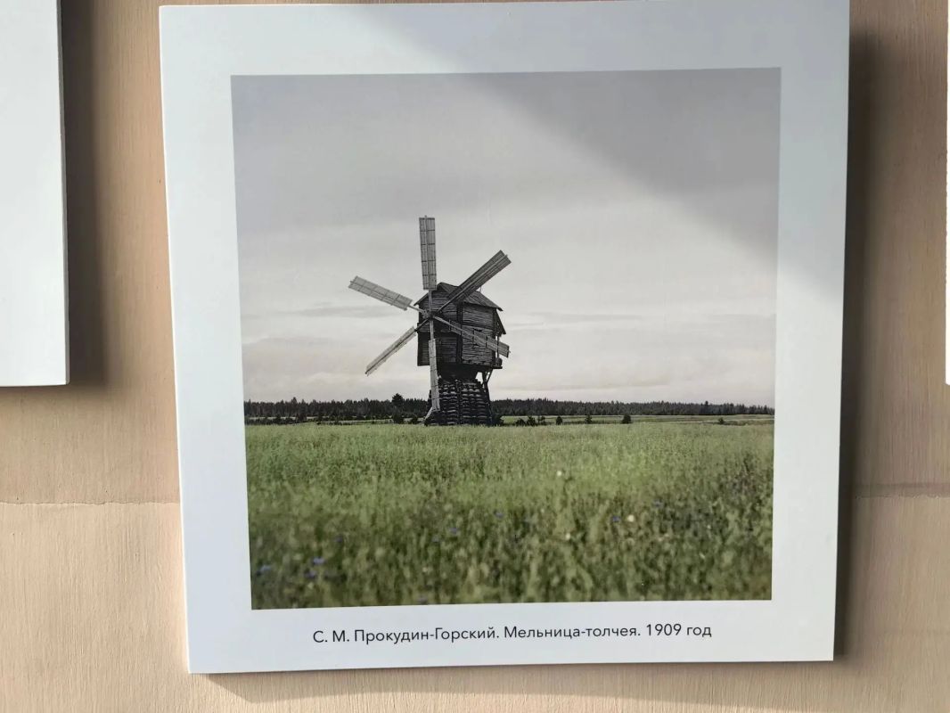 Сохраняя историю в цвете: сотрудники УМВД России по Еврейской автономной области посетили выставку Сергея Прокудина-Горского в Биробиджанской областной филармонии Сохраняя историю в цвете: сотрудники УМВД России по Еврейской автономной области посетили выставку Сергея Прокудина-Горского в Биробиджанской областной филармонии