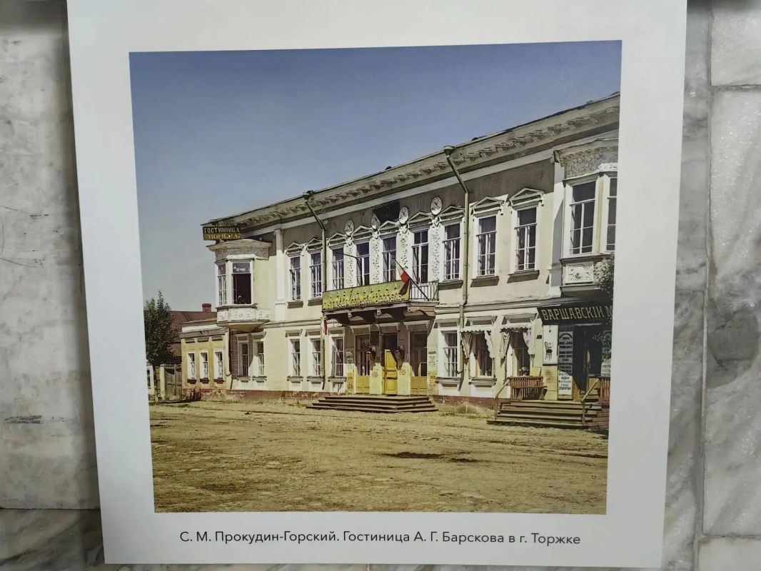 Сохраняя историю в цвете: сотрудники УМВД России по Еврейской автономной области посетили выставку Сергея Прокудина-Горского в Биробиджанской областной филармонии Сохраняя историю в цвете: сотрудники УМВД России по Еврейской автономной области посетили выставку Сергея Прокудина-Горского в Биробиджанской областной филармонии