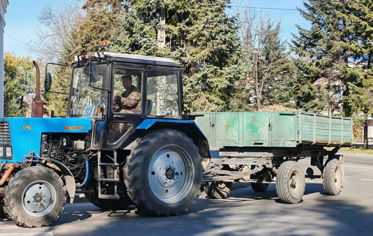 В Биробиджане коммунальные службы проводят механизированную и ручную уборку В Биробиджане коммунальные службы проводят механизированную и ручную уборку
