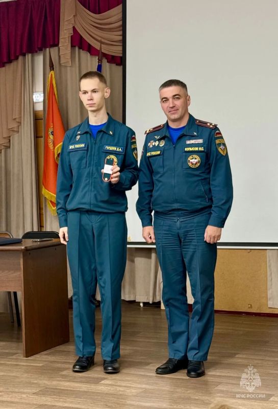 Утро в #МЧСЕАО началось с вручения званий: Утро в #МЧСЕАО началось с вручения званий: