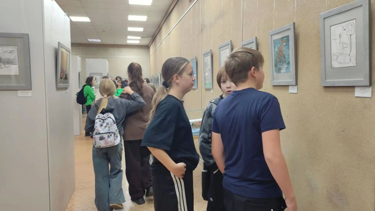 В Музее современного искусства ЕАО открылась выставка «По линиям Твоим иду…» (6+) В Музее современного искусства ЕАО открылась выставка «По линиям Твоим иду…» (6+)