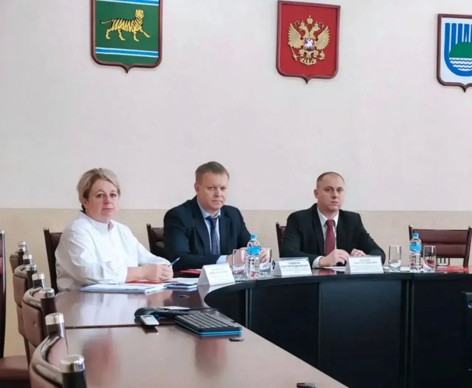 Меры по обеспечению антитеррористической безопасности обсудили в мэрии Биробиджана Меры по обеспечению антитеррористической безопасности обсудили в мэрии Биробиджана