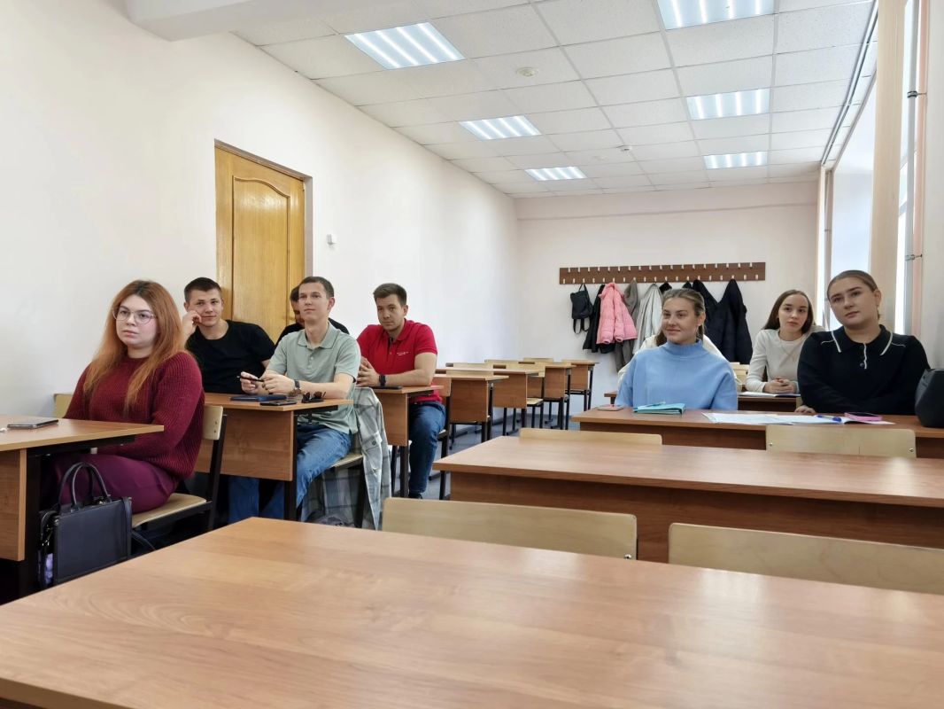 Сотрудники следственного управления Следственного комитета России по Хабаровскому краю и Еврейской автономной области провели лекции для студентов «РПА Минюста России» Сотрудники следственного управления Следственного комитета России по Хабаровскому краю и Еврейской автономной области провели лекции для студентов «РПА Минюста России»