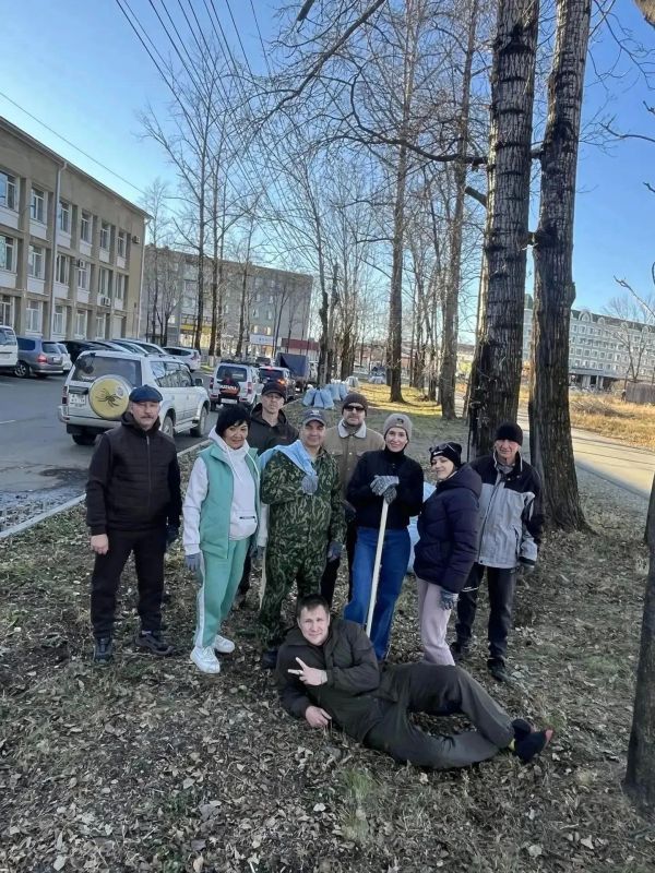 Трудовые коллективы Биробиджана вышли на общегородской субботник Трудовые коллективы Биробиджана вышли на общегородской субботник