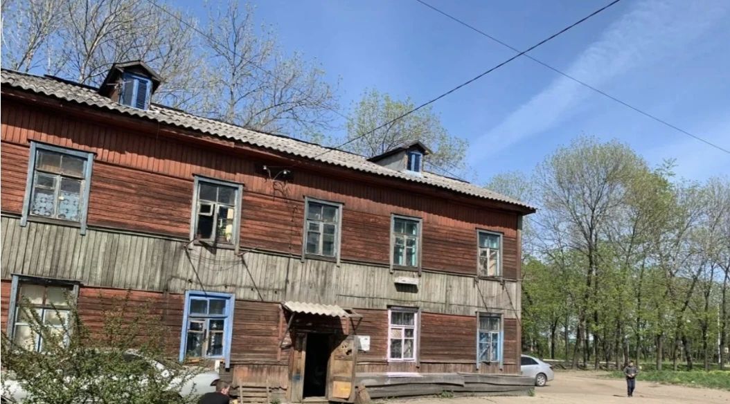 По иску прокурора Смидовичского района суд обязал провести работы по сносу расселённого аварийного дома