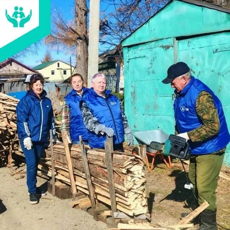 Волонтёры регионального центра «Молоды душой», который действует при Комплексном центре социального обслуживания ЕАО, помогли семье человека с ограниченными возможностями здоровья, проживающей в частном секторе, подготовить...