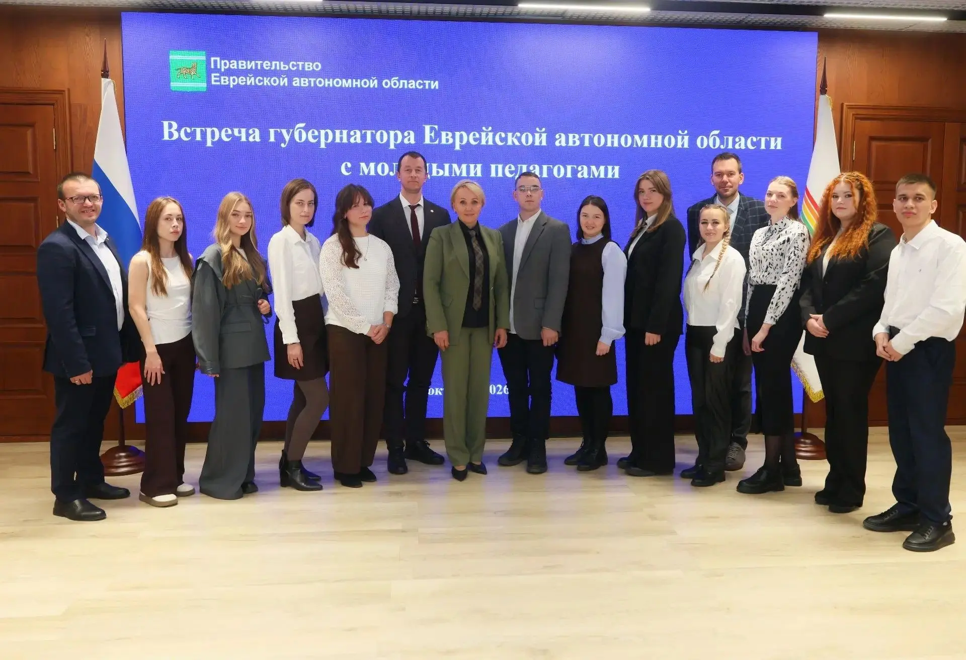 Диалог о главном. Губернатор ЕАО Мария Костюк вместе с ректором Института развития профессионального образования Сергеем Кожевниковым провела встречу с молодыми педагогами области
