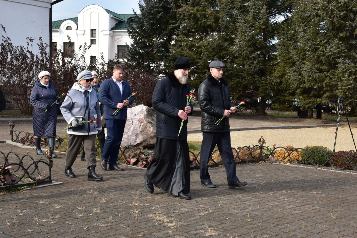 В ЕАО почтили память жертв политических репрессий В ЕАО почтили память жертв политических репрессий
