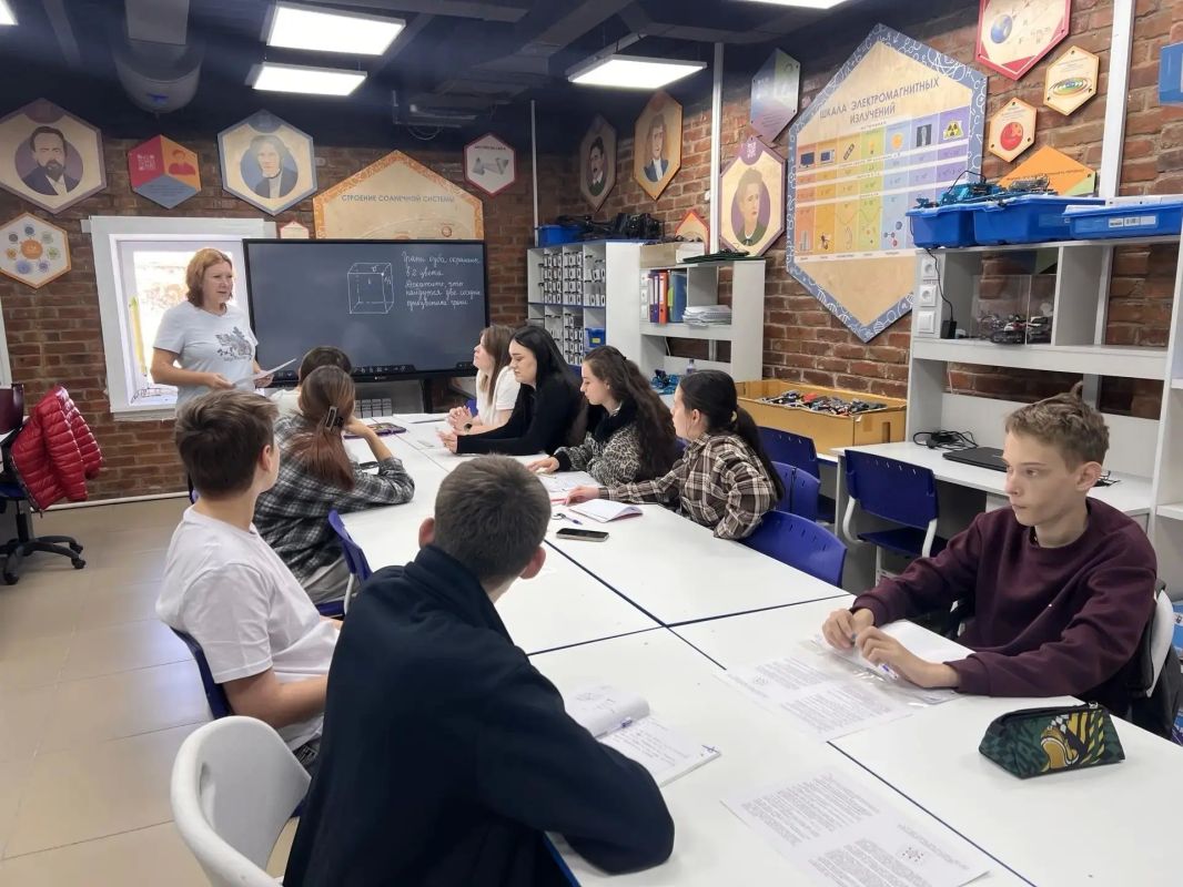 К олимпиаде готов? Готов!. 26, 28 и 29 октября в Центре одарённых детей «Антарес» прошли занятия для девятиклассников К олимпиаде готов? Готов!. 26, 28 и 29 октября в Центре одарённых детей «Антарес» прошли занятия для девятиклассников